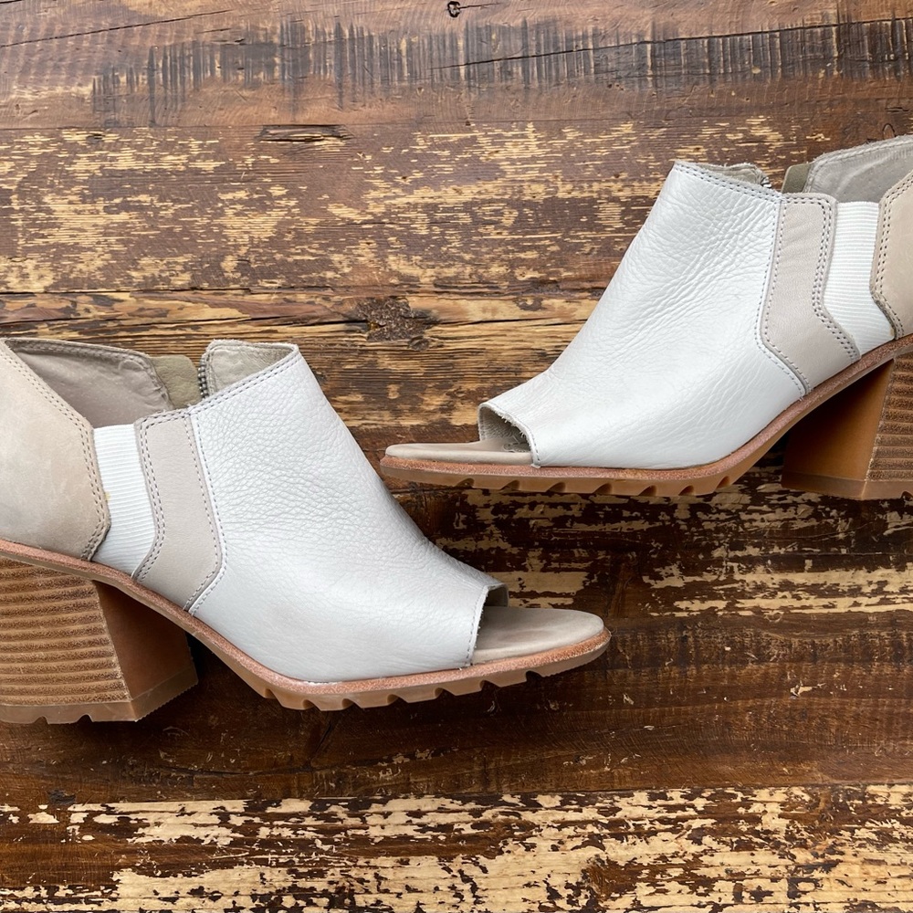 Sorel wedge sandals size 8